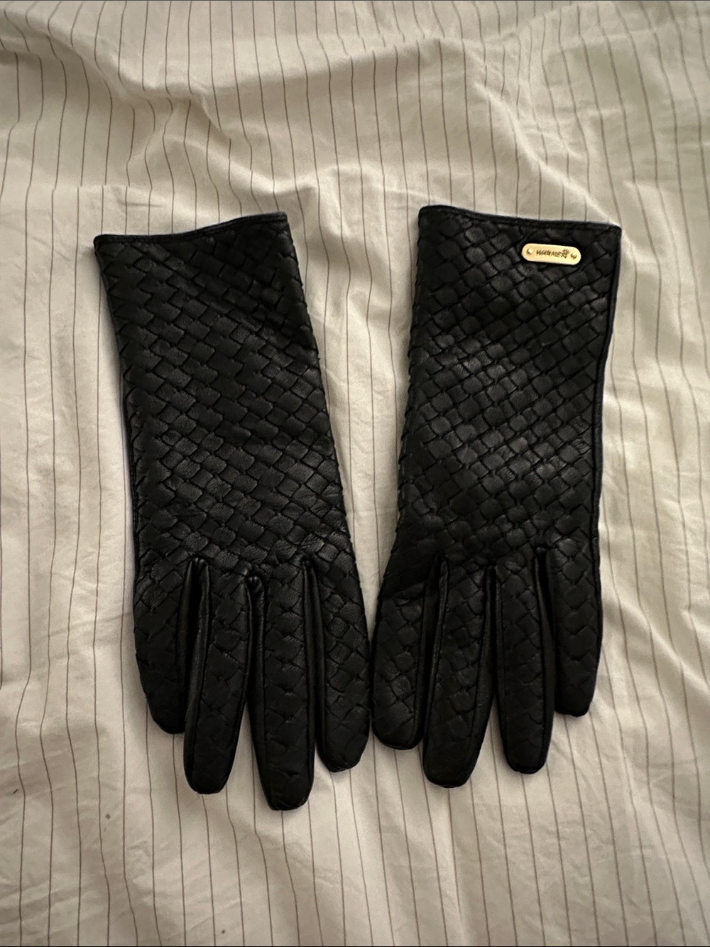 Woven Leather Gloves with Gold Plaque - Black